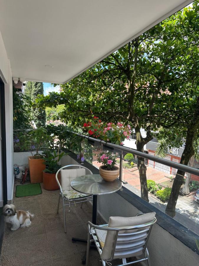 Casa Del Arbol Apto. 301 Medellín Esterno foto